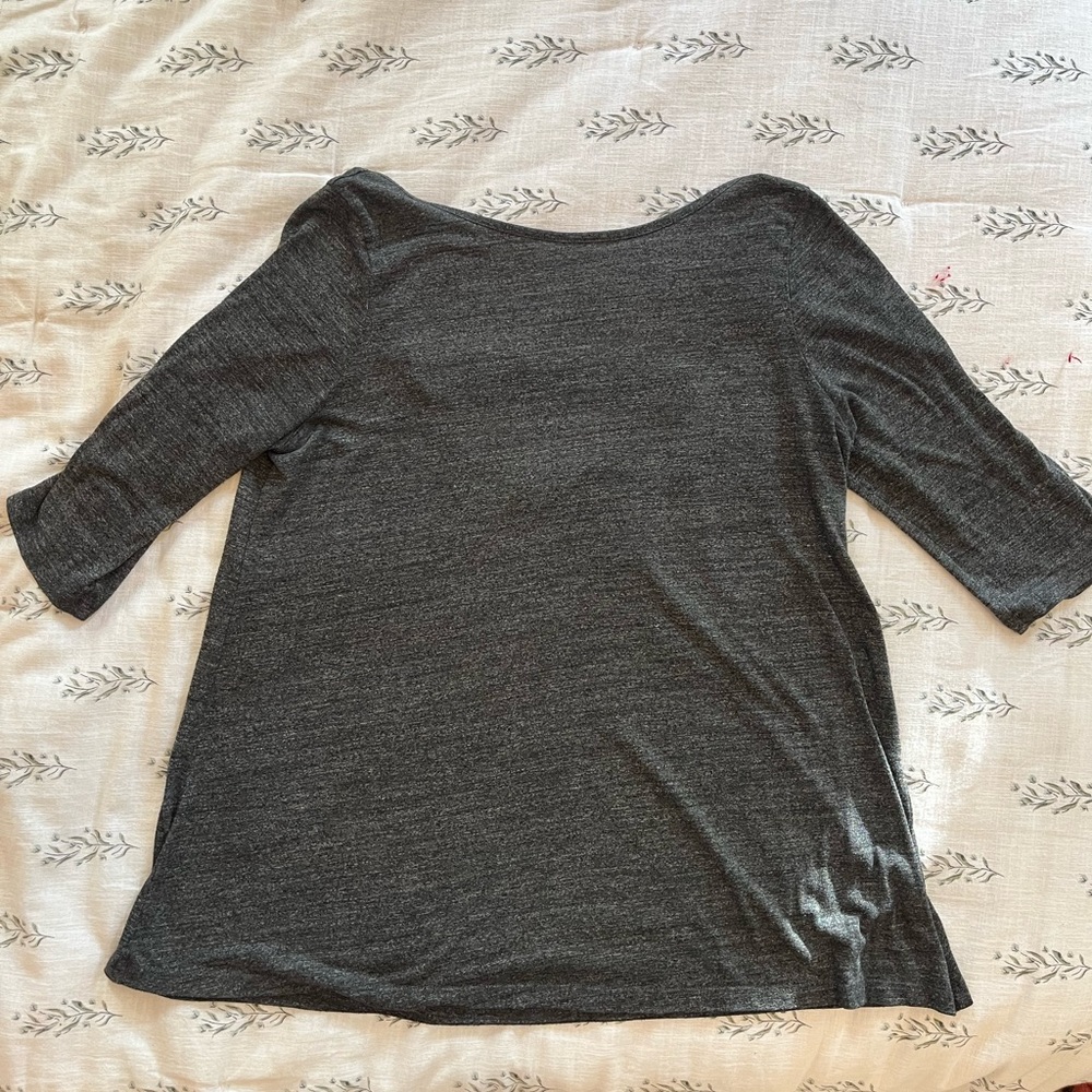 Nice tee with beautiful detail in the back